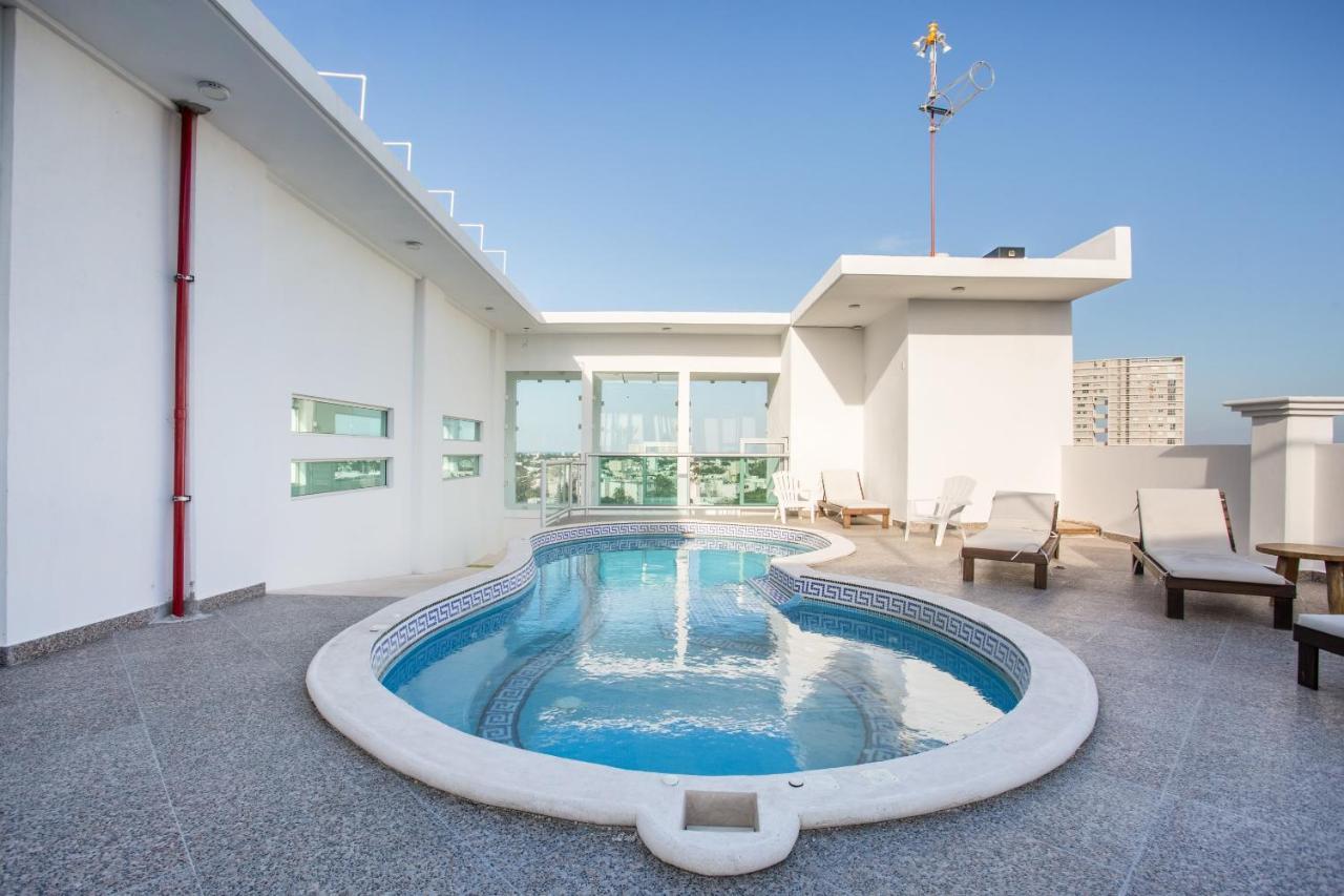 Capital O Cancun Ocean View, Cancun Dış mekan fotoğraf Rooftop pool